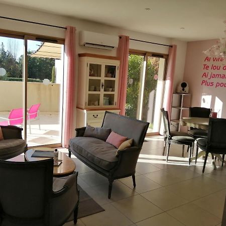 Le Cabanon De Laura Vila LʼIsle-sur-la-Sorgue Exterior foto