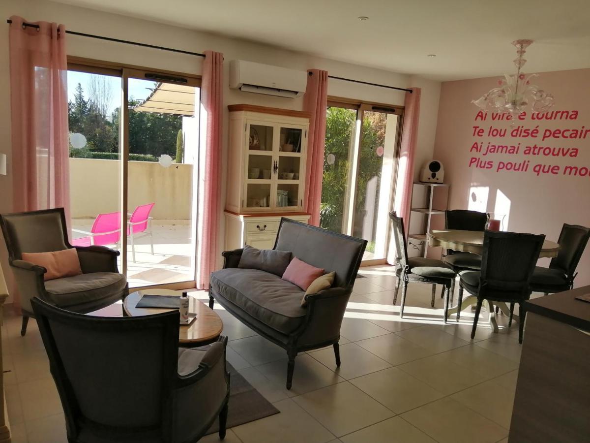Le Cabanon De Laura Vila LʼIsle-sur-la-Sorgue Exterior foto