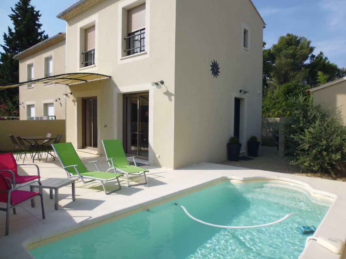 Le Cabanon De Laura Vila LʼIsle-sur-la-Sorgue Exterior foto